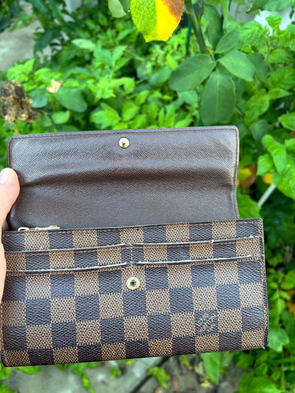 Authentic Louis Vuitton Damier long bifold wallet - Picture 3 of 12